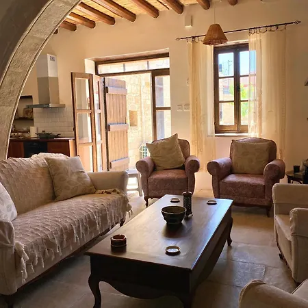 Levanda House - Traditional House *